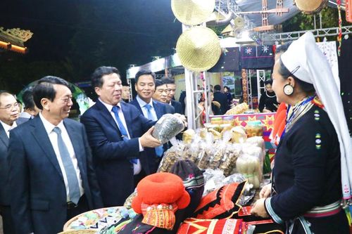 Tập trung phát triển nông nghiệp thông minh theo hướng sản xuất hàng hóa đặc hữu
