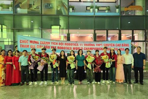 Đội Robotics 11 Trường THPT Chuyên xếp hạng 49 thế giới tại Cuộc thi Robotic quốc tế VEX Robotics World Championship