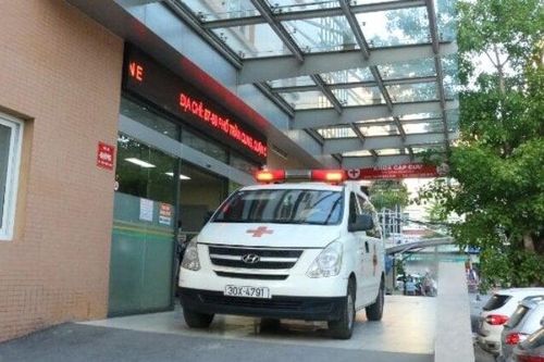 Suýt hoại tử tay vì đắp lá cây vào vết thương