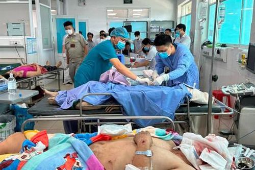 Huy động các thầy thuốc giỏi tập trung cứu chữa nạn nhân trong vụ nổ lò hơi