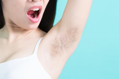 Triệt lông nách có cải thiện được mùi cơ thể?