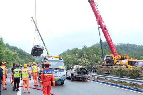 Thông tin mới vụ sập đường cao tốc ở Trung Quốc