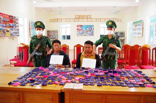 Hai đối tượng 'găm' 2 bánh heroin và 48.000 viên ma túy tổng hợp