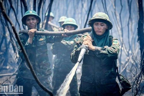 Kiên Giang: Gần 100 giờ xuyên ngày, trắng đêm khống chế 'giặc lửa'