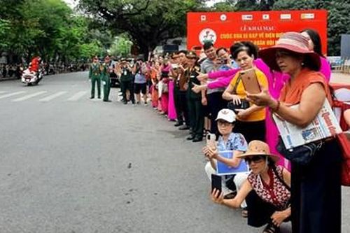 Gia đình 4 thế hệ cùng cổ vũ