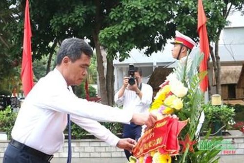 Gia Lai: Dâng hoa nhân kỷ niệm 110 năm Ngày sinh Anh hùng Núp