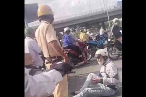 Công an TPHCM điều tra clip 'Cảnh sát giao thông đạp người dân'