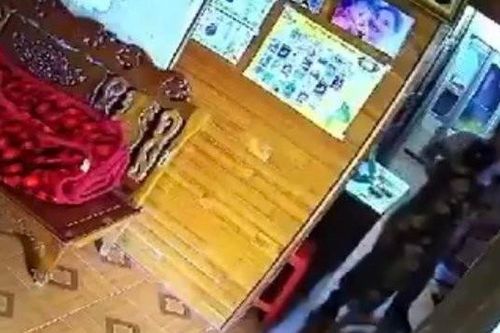 Bắt nghi phạm hiếp dâm cụ bà 75 tuổi ở Hà Tĩnh