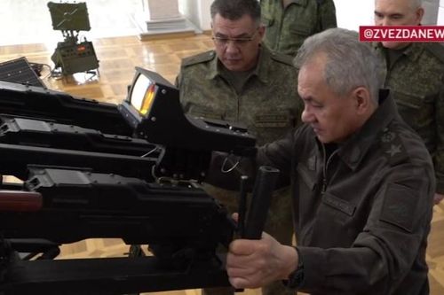 Video Bộ trưởng Shoigu xem vũ khí sát thủ khắc chế UAV