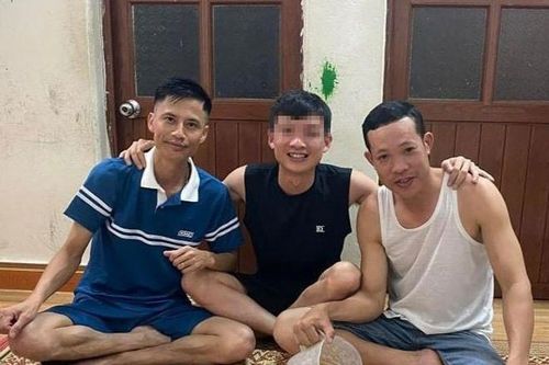 Khen thưởng đột xuất 2 cán bộ xã cứu du khách bị đuối nước
