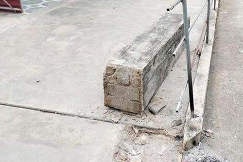 Bản tin 8H: Bé 7 tuổi ở Hà Tĩnh bị cổng nhà đè tử vong