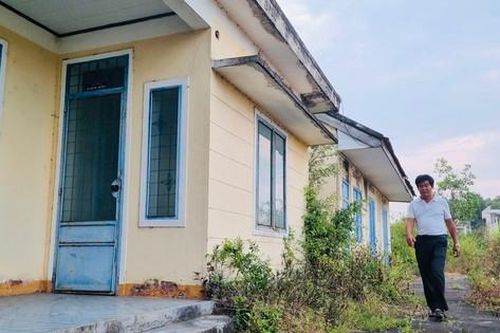 Lạ lùng giám đốc gần 70 tuổi 'không được' nghỉ hưu, lương 0 đồng