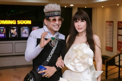 MC Thanh Bạch đeo hàng ký vàng, xuất hiện với diện mạo lạ lẫm