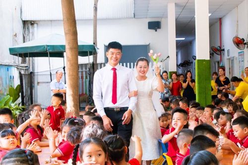 Cô giáo mầm non tổ chức lễ cưới trong trường, hàng trăm học sinh được dự tiệc