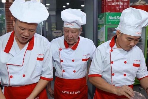 'Vua đầu bếp' Lê Đình Cộng đầu quân cho Cơm Hà Nội tại Bình Dương