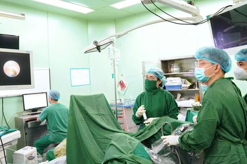 Bệnh viện Đa khoa TP. Vinh: Phẫu thuật nội soi loại bỏ sỏi thận hiệu quả, an toàn