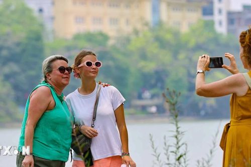Cả nước đón 8 triệu lượt khách du lịch trong đợt nghỉ lễ 30/4-1/5