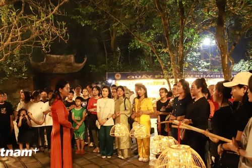 Trải nghiệm tour đêm Đền Hùng linh thiêng trên hành trình về quê hương đất Tổ