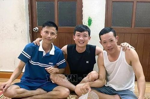 Khen thưởng 2 cán bộ xã dũng cảm cứu du khách bị đuối nước