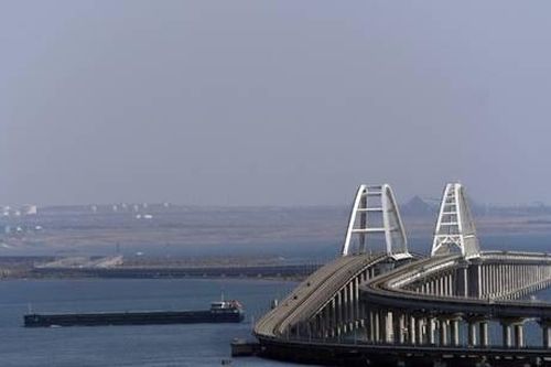 Quan chức Ukraine tiếp tục đe dọa phá hủy cầu Crimea