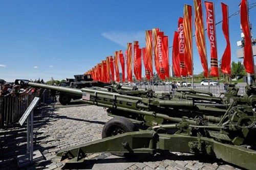 Người dân Nga đổ xô đi chứng kiến 'chiến lợi phẩm' khí tài từ Ukraine