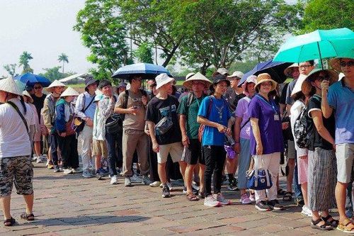 Du lịch Huế 'bội thu' dịp lễ 30/4 và 1/5