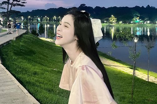 Hậu ồn ào chửi khách, Á hậu Tường Vy lại gây tranh luận khi bán sữa lấn chiếm vỉa hè