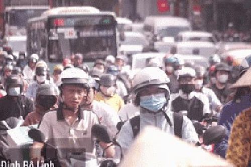 Nhiều tuyến đường ở TPHCM ùn tắc đến tận trưa trong ngày đầu đi làm sau kỳ nghỉ lễ