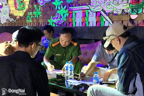 Phát hiện nhiều vi phạm trong các quán bar trá hình