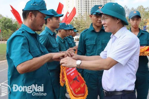 Huyện Long Thành tổ chức Hội thao quốc phòng, bắn súng quân dụng