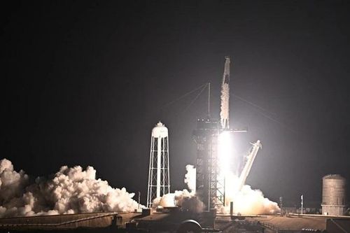 Tàu SpaceX Dragon trở về Trái Đất, mang theo các thí nghiệm khoa học giá trị