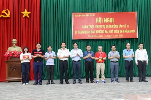 Đoàn công tác số 15 đi thăm quần đảo Trường Sa, Nhà giàn DK-1: Phát động thi đua 'Đoàn kết, nghĩa tình, lập công, quyết thắng'