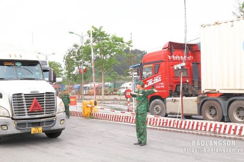 Hơn 5.300 phương tiện chở hàng hóa thông quan qua các cửa khẩu của tỉnh Lạng Sơn trong dịp nghỉ lễ 30/4 và 1/5