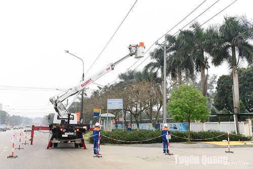 Ứng dụng công nghệ sửa chữa điện Hotline - nâng cao độ tin cậy cung cấp điện