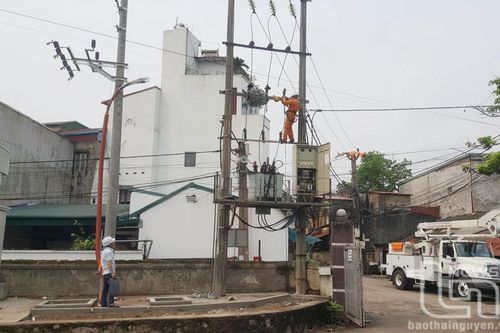 Bảo đảm an toàn cấp điện mùa mưa bão