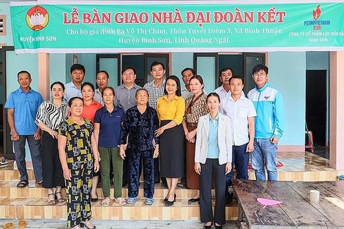 Quảng Ngãi: Bàn giao 2 nhà Đại đoàn kết cho hộ dân có hoàn cảnh khó khăn