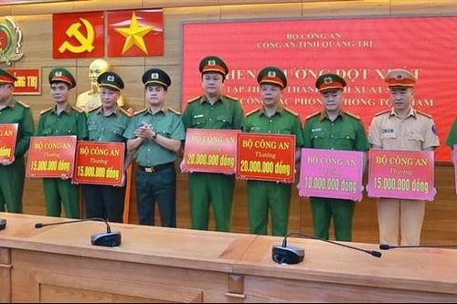 Khen thưởng các đơn vị có thành tích xuất sắc trong tấn công, trấn áp tội phạm