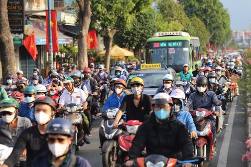 Sau kỳ nghỉ lễ, nhiều tuyến đường ở TP.HCM kẹt xe kéo dài