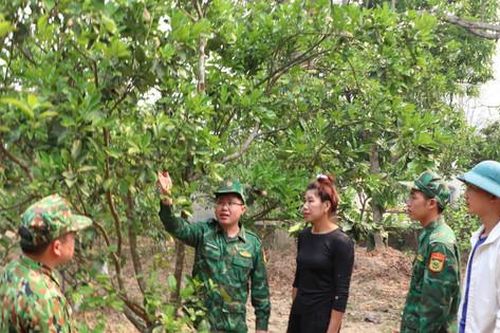 'Lá chắn thép' bảo vệ biên giới Tây Bắc Tổ quốcBài cuối: 'Ba bám, bốn cùng' tăng sức mạnh bảo vệ Tổ quốc