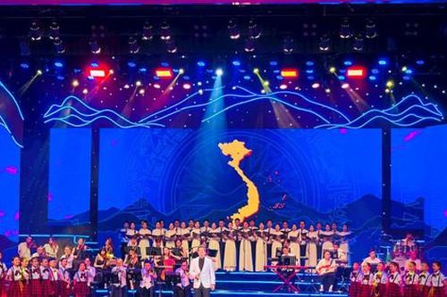 'Từ mùa hè Điện Biên đến mùa thu Hà Nội'