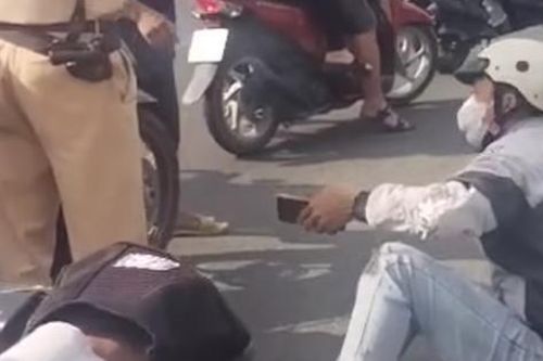 Xác minh clip 'CSGT đạp xe người vi phạm' ở TP.HCM