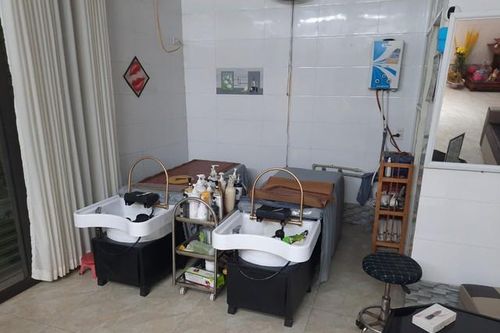 Công an vào cuộc vụ người phụ nữ bị hoại tử da bụng do hút mỡ tại cơ sở cắt tóc
