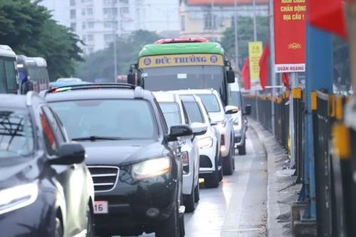 Đường phố Hà Nội quay lại cảnh ùn tắc sau 5 ngày nghỉ lễ
