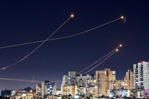 Israel bị tấn công bằng tên lửa hành trình