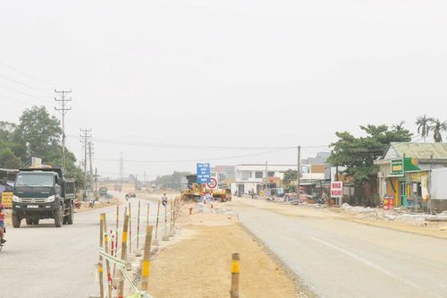 Dự án đường cứu hộ, cứu nạn chậm tiến độ