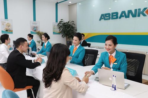 ABBank thành công gây quỹ 50.000 cây gỗ lớn cho các gia đình khó khăn ở tỉnh Quảng Bình
