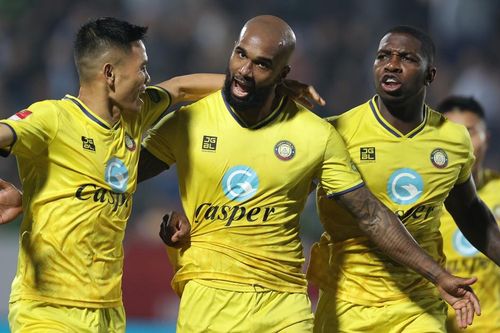 HLV Trần Công Minh: 'V-League bước vào khúc cua quan trọng'