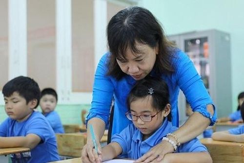 Giáo viên hợp đồng có được phụ cấp đứng lớp?