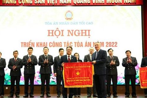 Tòa án nhân dân chú trọng khen thưởng tập thể nhỏ, cá nhân trực tiếp lao động, công tác