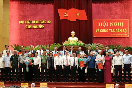 Hòa Bình điều động, luân chuyển, bổ nhiệm 16 cán bộ